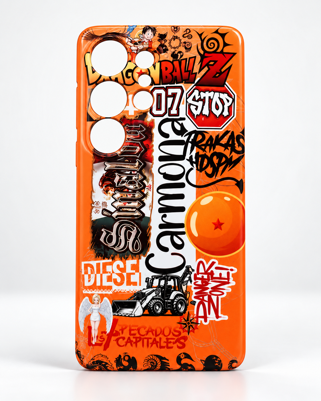 Funda naranja tipo collage con el nombre Carmona